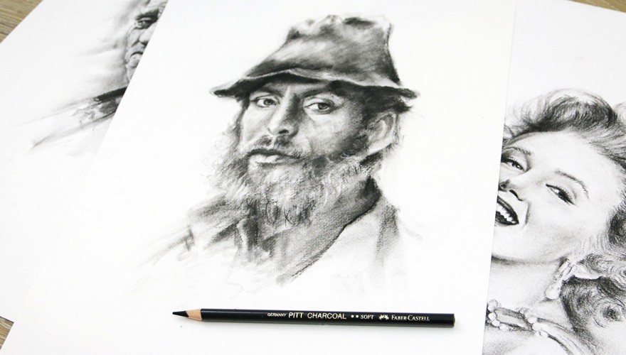 Gambar portret Wajah dengan Charcoal Pencil Pitt